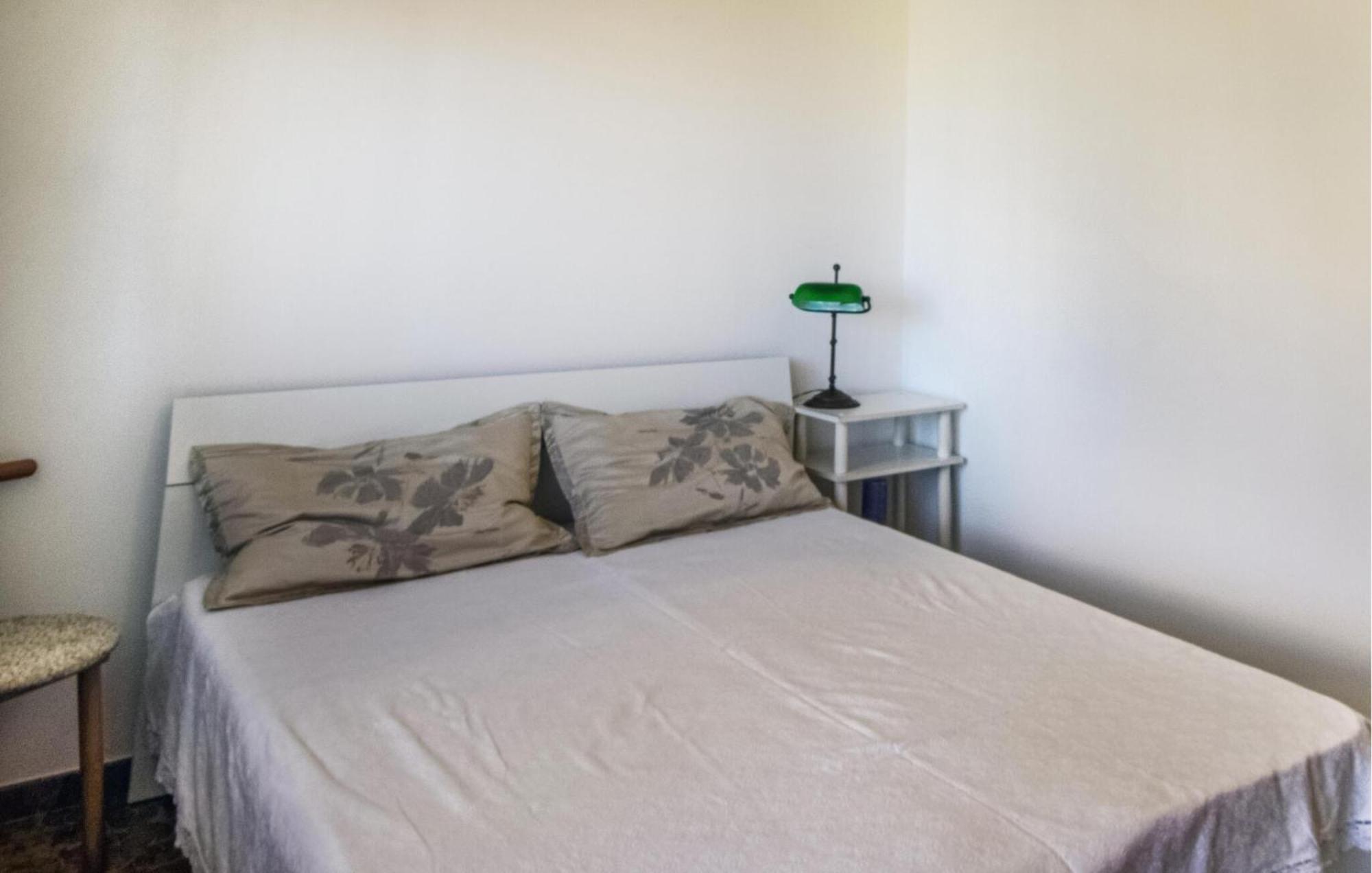 1 Bedroom Cozy Apartment In Isca Sullo Ionio Экстерьер фото